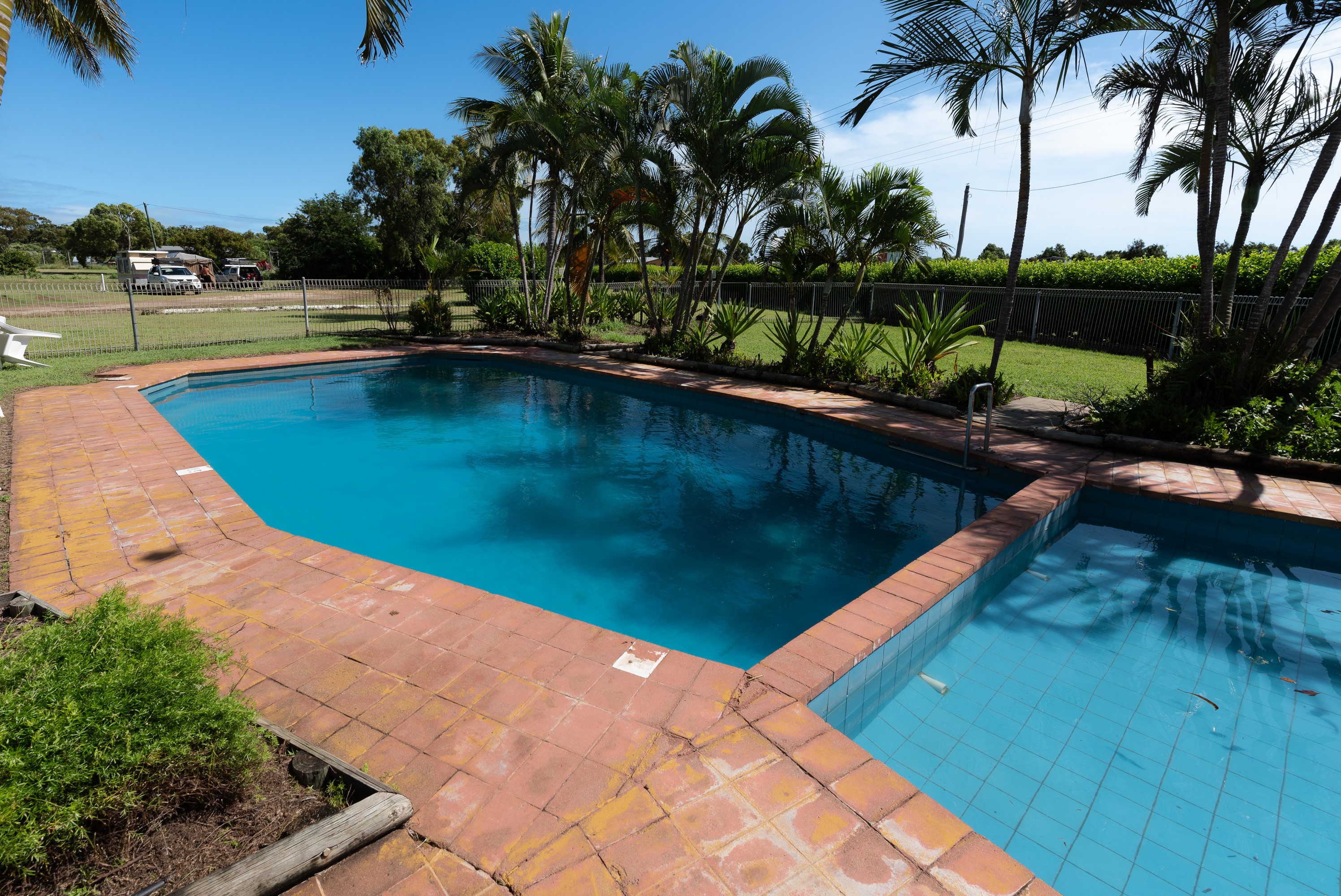 Deep pool